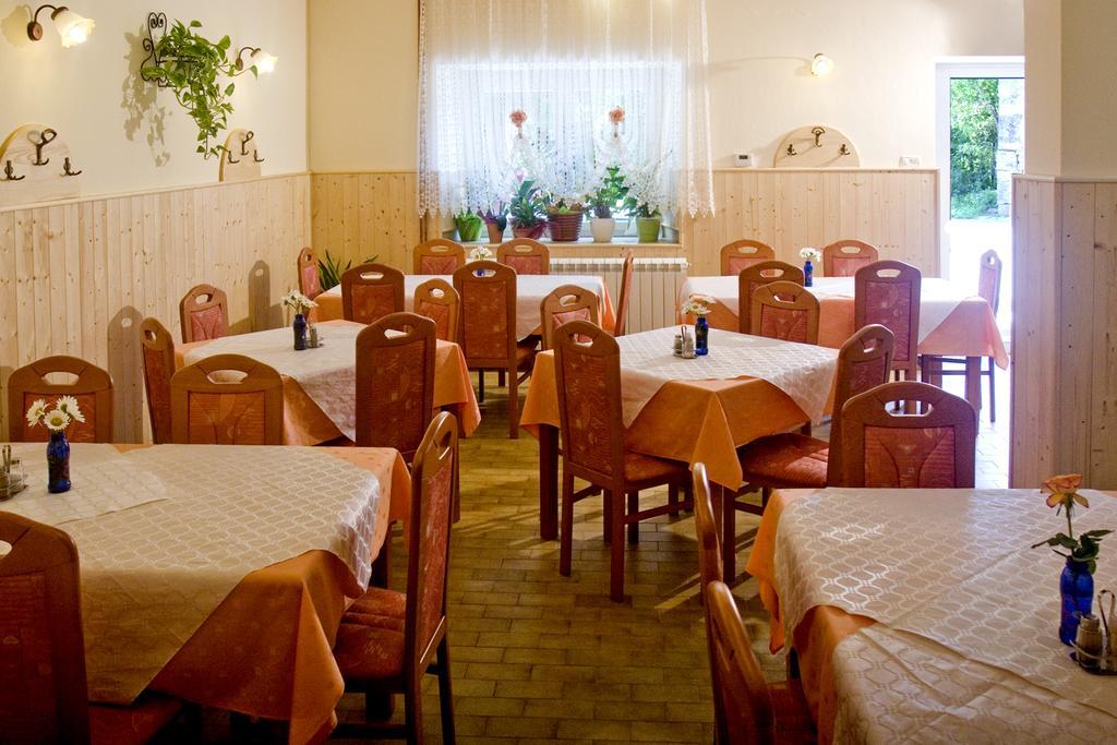 Farm Stay Pri Cepcovih Golac Ngoại thất bức ảnh